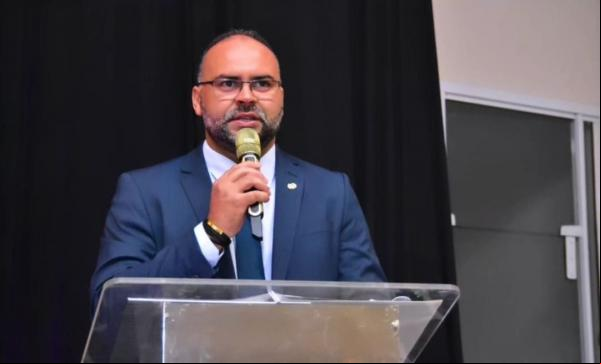 Vereador Joab Curvina prestigia entrega da Comenda