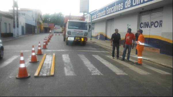 Ruas da cidade de Floriano recebem nova pintura e sinalização.(Imagem:FlorianoNews)