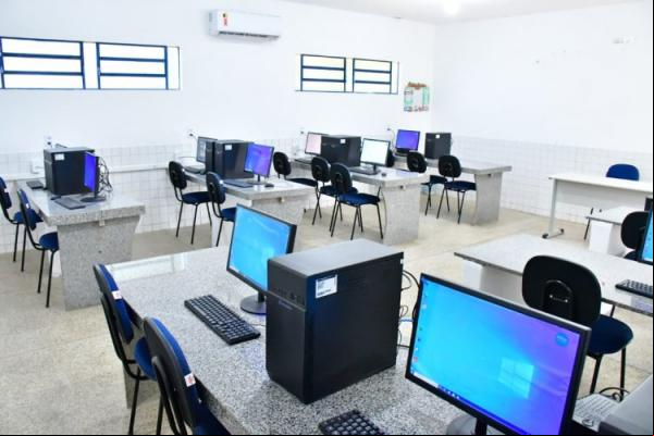 126 anos: Floriano abre aniversário com entrega de laboratório de informática reestruturado.(Imagem:Secom)