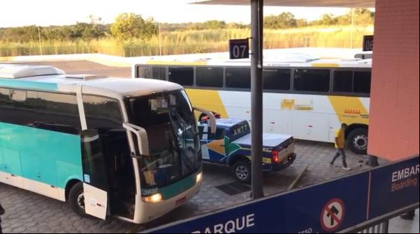 Ônibus clandestino com 39 ageiros é apreendido pela ANTT em Floriano/PI(Imagem:Reprodução)