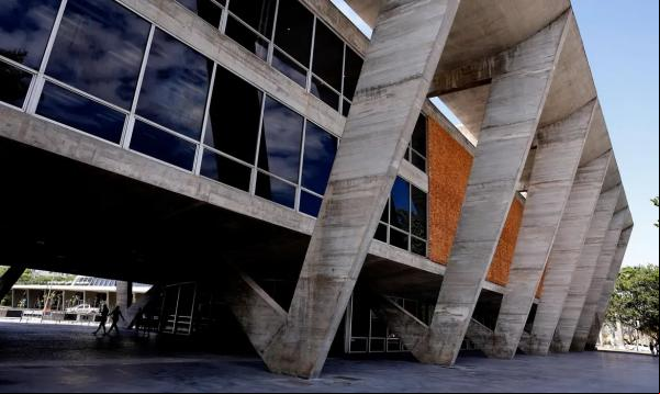 Fachada e entorno do Museu de Arte Moderna (MAM Rio), que vai receber a Cúpula do G20, no Parque do Flamengo.(Imagem:Tânia Rêgo/Agência Brasil)
