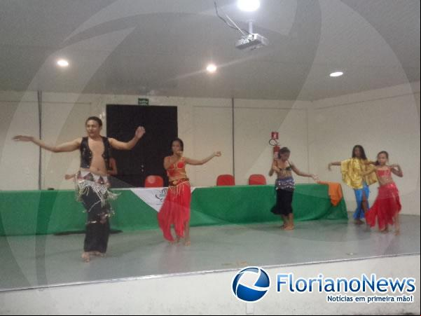 Apresentação do Grupo de Dança Khadija.(Imagem:FlorianoNews)