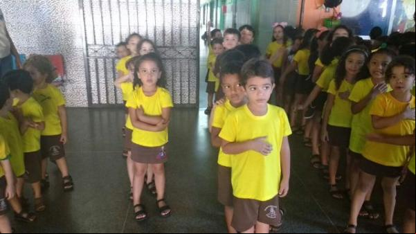 Escola Pequeno Príncipe inicia semana da pátria com hasteamento da bandeira.(Imagem:EPP)