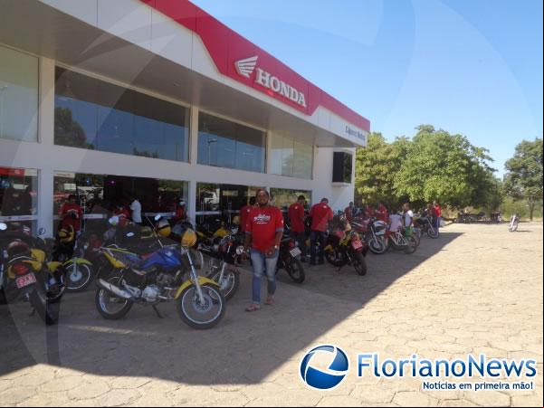 Cajueiro Motos comemora Dia do Motociclista com moto eio em Floriano. (Imagem:FlorianoNews)