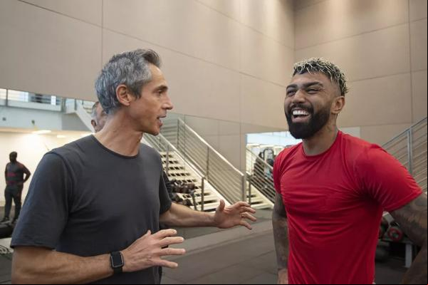Paulo Sousa em visita ao Ninho na sexta-feira.(Imagem:Alexandre Vidal / CRF)