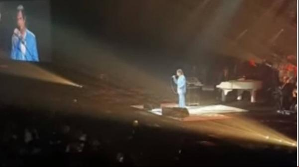 Roberto Carlos homenageia Gal Costa e Rolando Boldrin em show(Imagem:Reprodução)