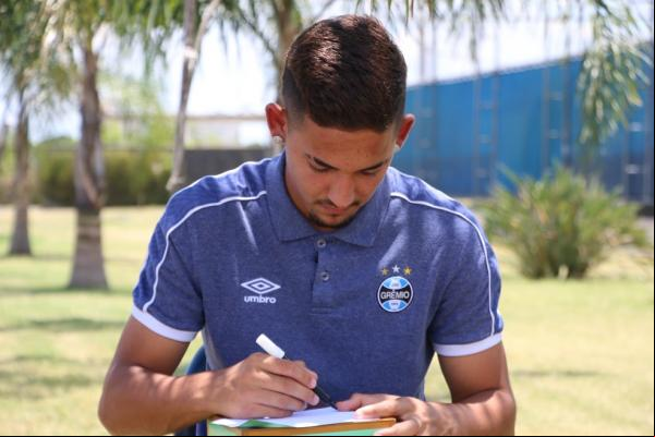 Grêmio avança com clube português e encaminha saída de meia com multa de R$ 480 milhões(Imagem:Reprodução)