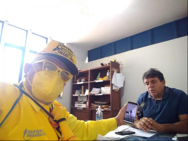 Repórter Amarelinho e o diretor da Agespisa, Carlão(Imagem:FlorianoNews)