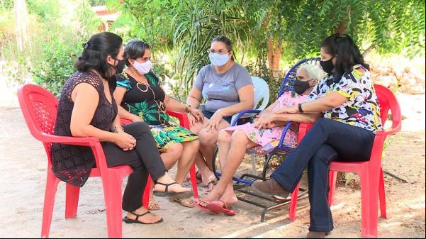 Mãe e filhas planejam morar juntas após 45 anos separadas.(Imagem:Reprodução/TV Clube)