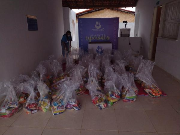 Ex-combatentes realizam entrega de cestas básicas arrecadadas na campanha