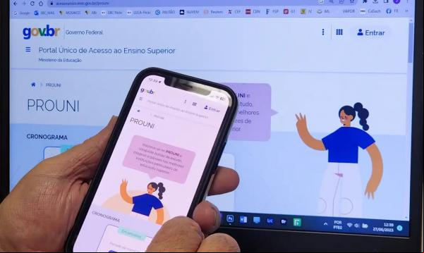 As inscrições podem ser feitas pelo celular ou pelo computador.(Imagem:Rafa Neddermeyer/Agência Brasil)