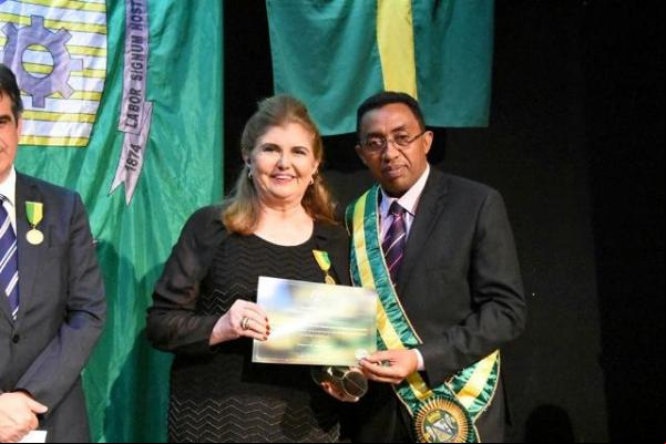 Autoridades recebem medalhas do Mérito