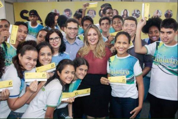 Mais de seis mil alunos são beneficiados com Cheque Livro.(Imagem:florianonews.piauiconectado.com)