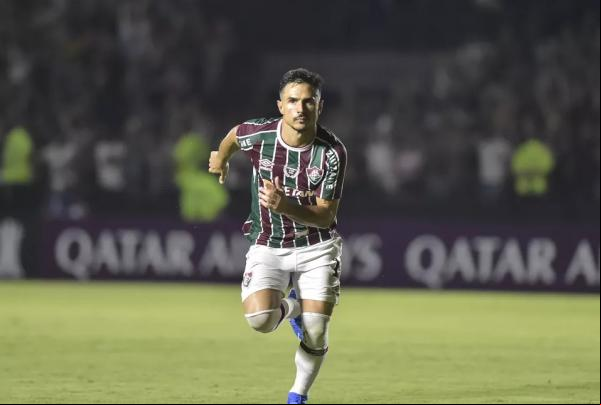 Willian Bigode comemora gol do Fluminense sobre o Millonarios.(Imagem: André Durão/ge )