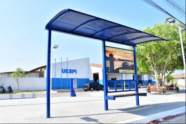 Prefeitura de Floriano executa projeto piloto de instalação de paradas de ônibus.(Imagem:Secom)