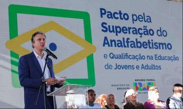 Compromisso também pretende elevar escolaridade da população.(Imagem:Antonio Cruz/Agência Brasil)
