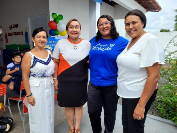Secretaria de Educação de Floriano realiza ação em alusão ao