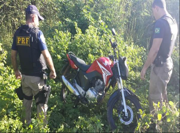 PRF prende assaltante e recupera duas motos roubadas numa só ação.(Imagem:NUCOM/PRF/PI)