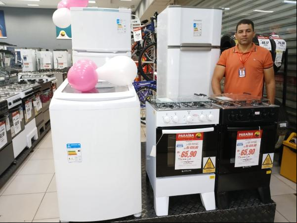 Biserra, chefe do setor de móveis e eletrodomésticos do Armazém Paraíba de Floriano.(Imagem:FlorianoNews)