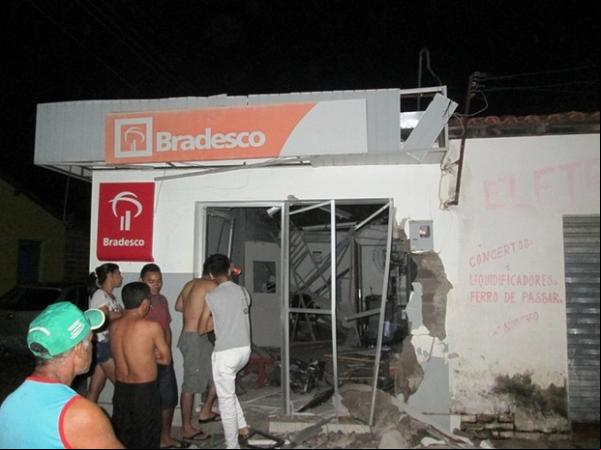 Bando explode agência bancária no Piauí.(Imagem:Valdeck Silva)