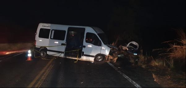ageiros em van sofrem acidente na BR-316.(Imagem:PRF)