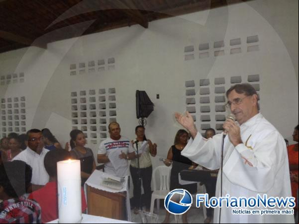 Procissão e missa encerraram festejo de Santa Rita de Cássia em Floriano.(Imagem:FlorianoNews)