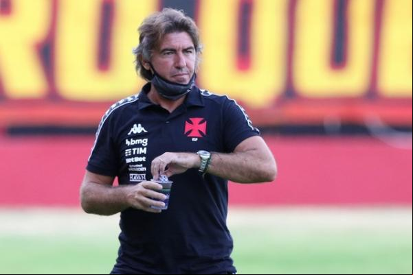 Ricardo Sá Pinto é pressionado pelos maus resultados no Vasco.(Imagem:Marlon Costa / Pernambuco Press)