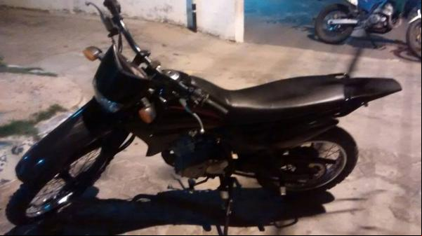 Moto havia sido furtada na tarde de quinta-feira (17), em Floriano.(Imagem:Divulgação/Força Tática)