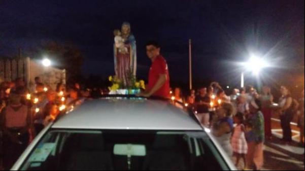 Fieis participam de procissão no encerramento dos festejos de Nossa Senhora do Desterro.(Imagem:FlorianoNews)
