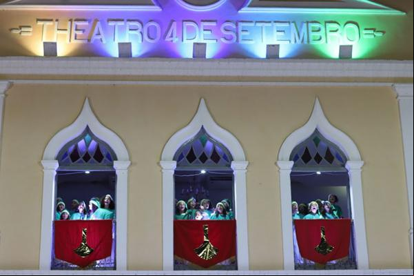 LIVE - A peça é um auto de natal com melodias natalinas escritas em 1953 e que marca a estreia da autora no universo dramatúrgico infantil. É uma das peças mais conhecidas e encen(Imagem:Reprodução)