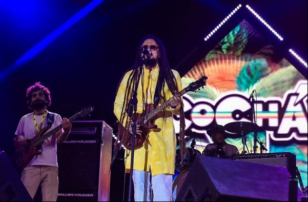 Cochá estreia no palco do Piauí Pop com muito reggae music.(Imagem:Renato Andrade/florianonews.piauiconectado.com)