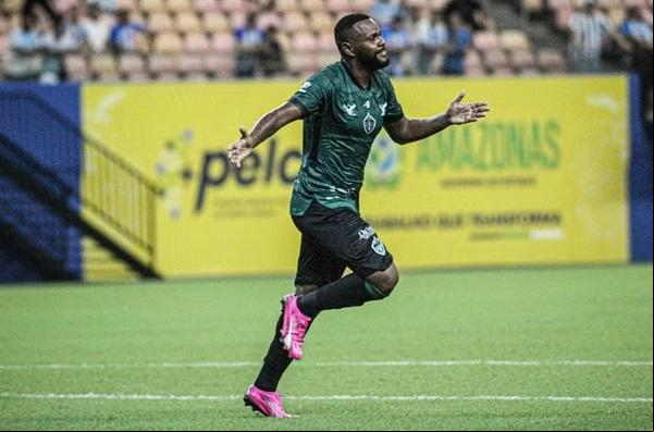 Adenilson em ação pelo Manaus na Copa Verde(Imagem:João Normando/Agência LB)