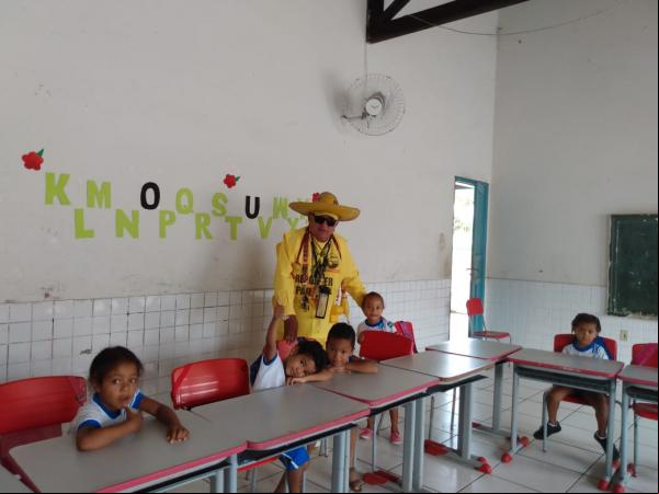 Repórter Amarelinho agradece presença das escolas no Show do Carrapeta (Imagem:FlorianoNews)