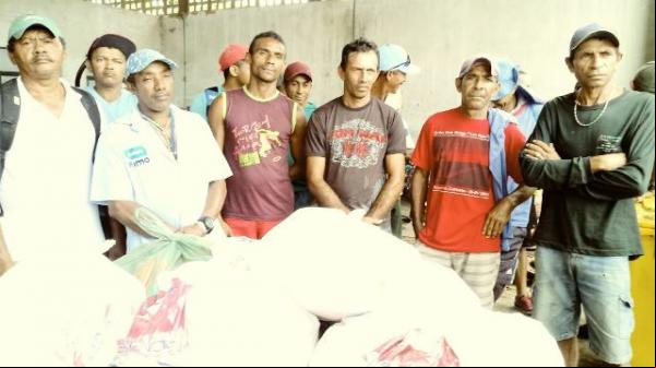 Rotary Club realiza doação de cestas para servidores da coleta de lixo em Floriano.(Imagem:FlorianoNews)