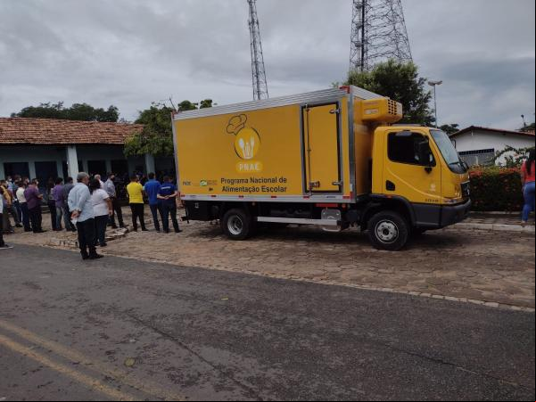 Prefeito Joel Rodrigues entrega caminhão frigorífico à Educação Municipal(Imagem:FlorianoNews)