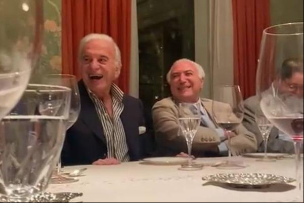 Temer gargalha com imitação de Bolsonaro(Imagem:Reprodução)