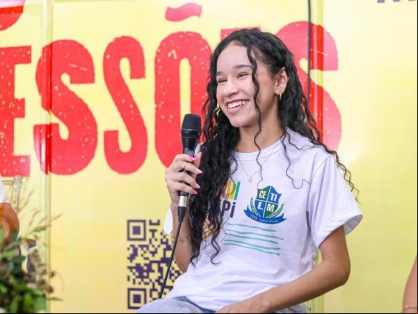 Lorrany Ribeiro, do Ceti Letícia Macêdo, foi selecionada para participar do Programa 