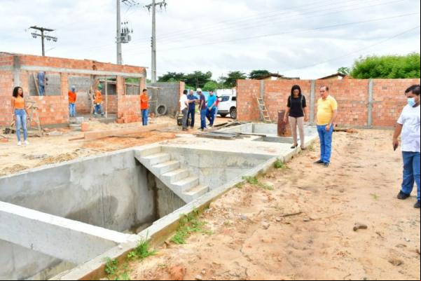 Prefeito Antônio Reis visita obra do saneamento básico de Floriano(Imagem:Secom)