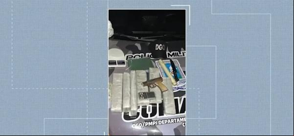PM apreende 7 kg de skunk e arma durante a Operação Tiradentes em Teresina.(Imagem:Reprodução)