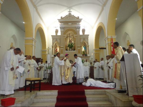 Diácono Clenis Guedes recebeu o sacramento da Ordem em Floriano.(Imagem:FlorianoNews)