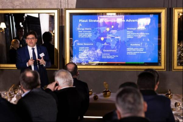 Raafel Fonteles apresentando as potencialidades do Piauí para empresários da Estônia.(Imagem:Oleg Hartsenko)