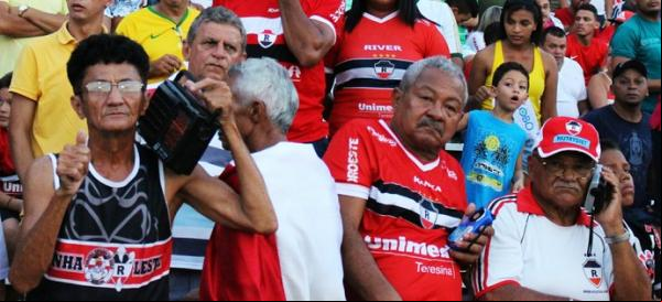 A turma do rádio no estádio Albertão.(Imagem: Abdias Bideh/GloboEsporte.com)