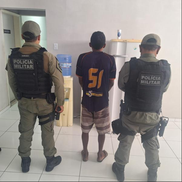 Foragido da justiça com mandado em aberto é preso pela PM em Floriano.(Imagem:Divulgação/PM)