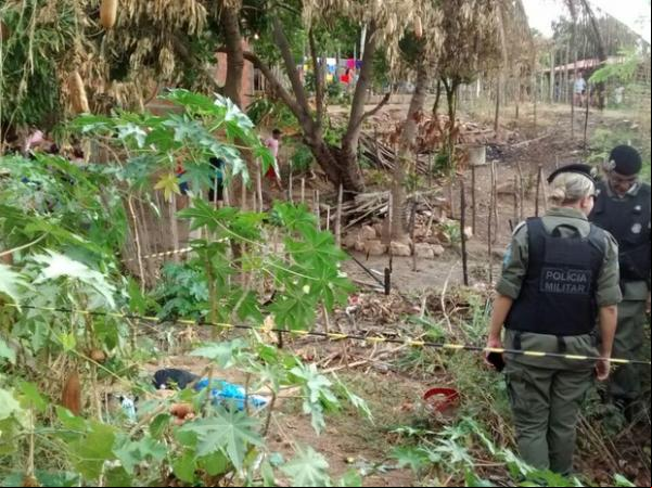 Corpo de adolescente é encontrado com marcas de perfuração em Teresina.(Imagem:Aniele Teixeira/ TV Clube)