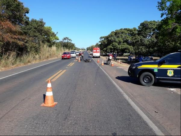 Mulher é atropelada por carro após colisão entre motocicletas em Teresina.(Imagem:Divulgação/PRF)