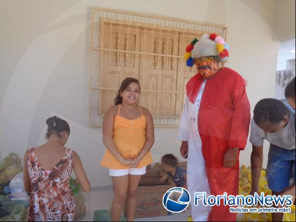 Distribuição de bombons marca o Dia das Crianças em Floriano.(Imagem:FlorianoNews)