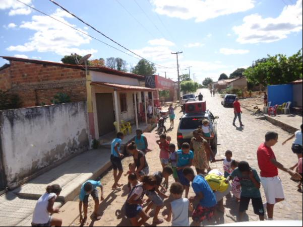 No dia de Natal, bom velhinho distribui bombons às crianças florianenses.(Imagem:FlorianoNews)