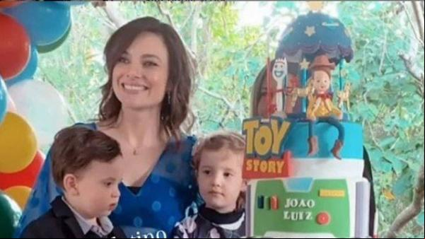 Ex de Victor Chaves surge em clique raro com filhos e cantor apaga fotos e ataques na web(Imagem:Reprodução/Instagram)