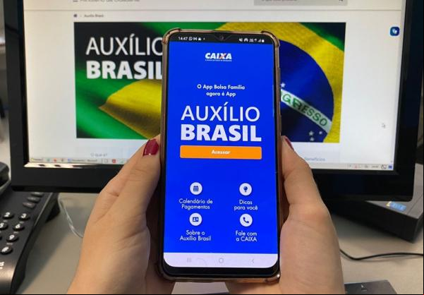 O governo Jair Bolsonaro (PL) quer antecipar o cronograma de pagamento do Auxílio Brasil de R$ 600 para a primeira quinzena de agosto e iniciar no dia 9 o ree dos benefícios so(Imagem:Reprodução)