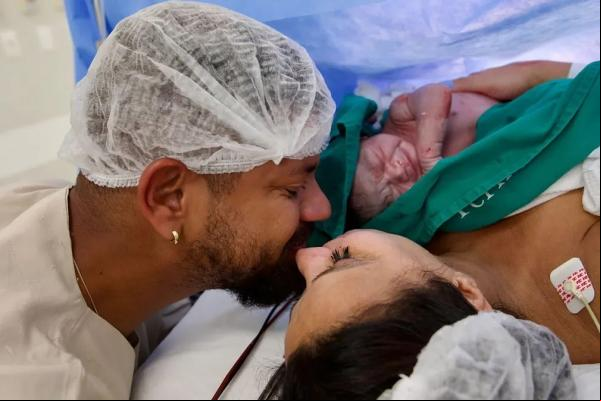 Nasce Joaquim, filho de Viviane Araújo e Guilherme Militão(Imagem:Reprodução)